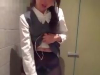 Jaapani kontoris mademoiselle on salaja ekstsististik ja kaamera