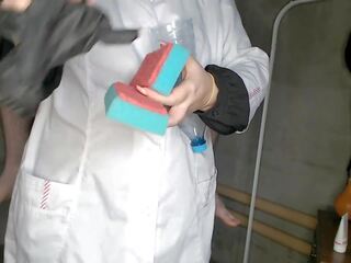 토실 토실 살찐 간호사 instructing 환자 handmade 질 용.