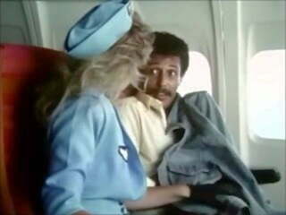 Stewardesses souložit a sát v sky foxes 1986 - část dva | xhamster