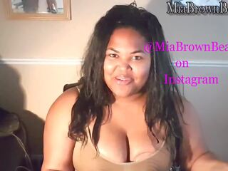 Mia pumps and petting milk out of her big brown tits
