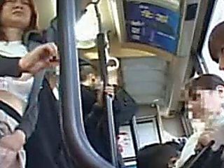 Publicsex asiatic atins cu degețel pe the autobus