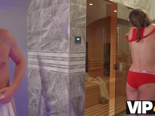 VIP4K. Naked dude entered meets chick with stunning body in her sauna