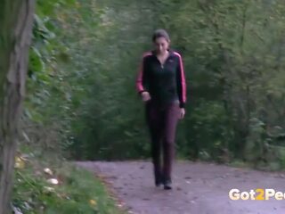 Desperate Brunette Needs to Piss Twice on a Walk: xxx clip bf