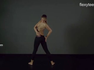 Flexyteens - zina кіно гнучка оголена тіло