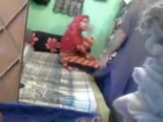 Възрастен възбуден пакистански двойка наслаждавайки кратко мюсюлманин секс клипс сесия