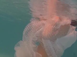 Venkovní plavání kaluž dospívající natalia kupalka