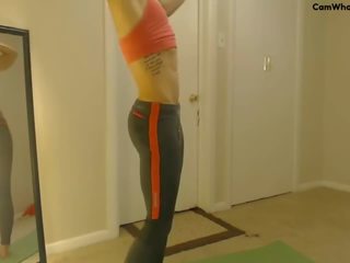 Spandex muscle dame yoga