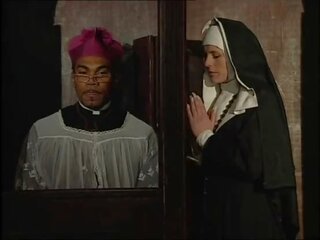 Brudne opiekunka tyłek pieprzony przez za czarne priest w the confessional
