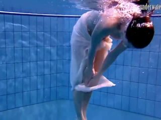 Besondere tschechisch teenager haarig muschi im die schwimmbad