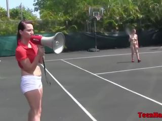 Epshor kolegj adoleshent lesbians luaj lakuriq tenis & gëzojnë pidh shuplaka argëtim