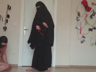 Muslimi teini-ikäinen canes rasva orja
