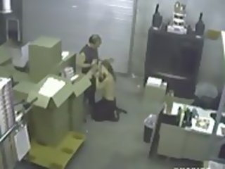 Güvenlik büyükbaba yakalar kadın ipek onu işçi