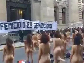 裸体 女 protest 在 阿根廷 -colour 版本: 性别 夹 01