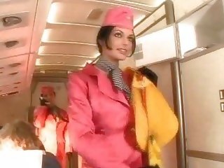 Besar udara hostess mengisap pilots besar peter