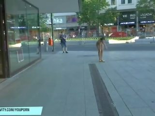 Nakal dewi nicole vice telanjang pada awam jalan-jalan