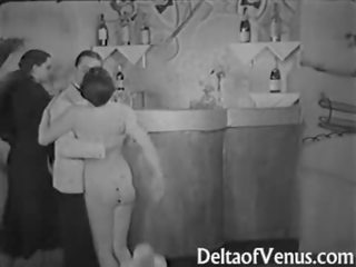 Antik trágár csipesz 1930s - két nő egy férfi hármasban - nudista bár