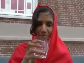 Oversexed pakisztáni fecskék mert residence permit: ingyenes trágár videó 23