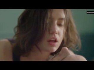 Adele exarchopoulos - ללא חולצה סקס סרט הקלעים - eperdument (2016)