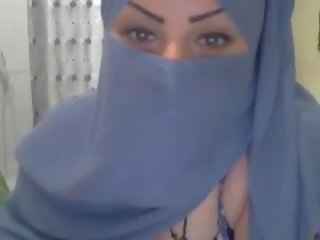 Pirteä hijabi rakastajatar verkkokameran show, vapaa likainen elokuva 1f