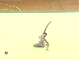 Corina daro pusnuogis gymnastics