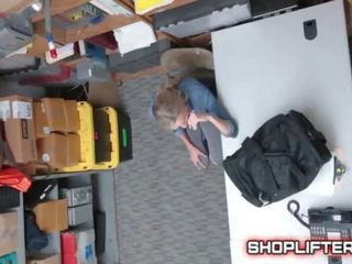 Adventurous shoplifting amature spy-cam follando en almacenar cuarto trasero
