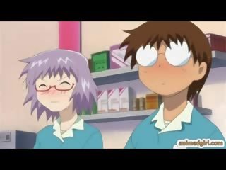 Japanilainen anime puristaminen bigtits ja juominen maito